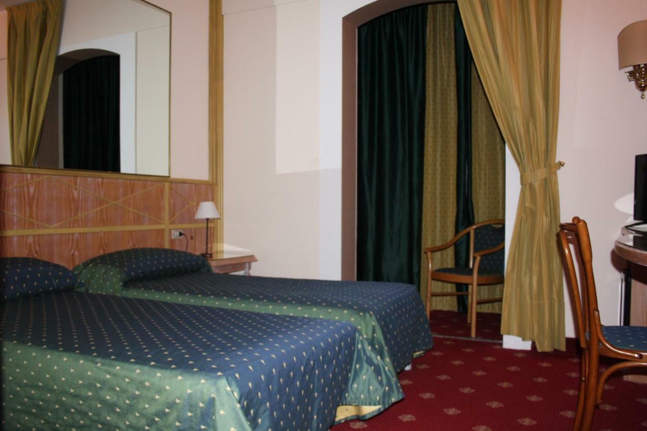 Polo Hotel Usmate Velate Exterior photo